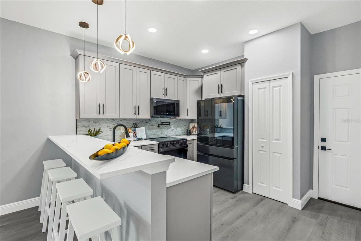 721 INDIANA STREET — photo 8 of 38