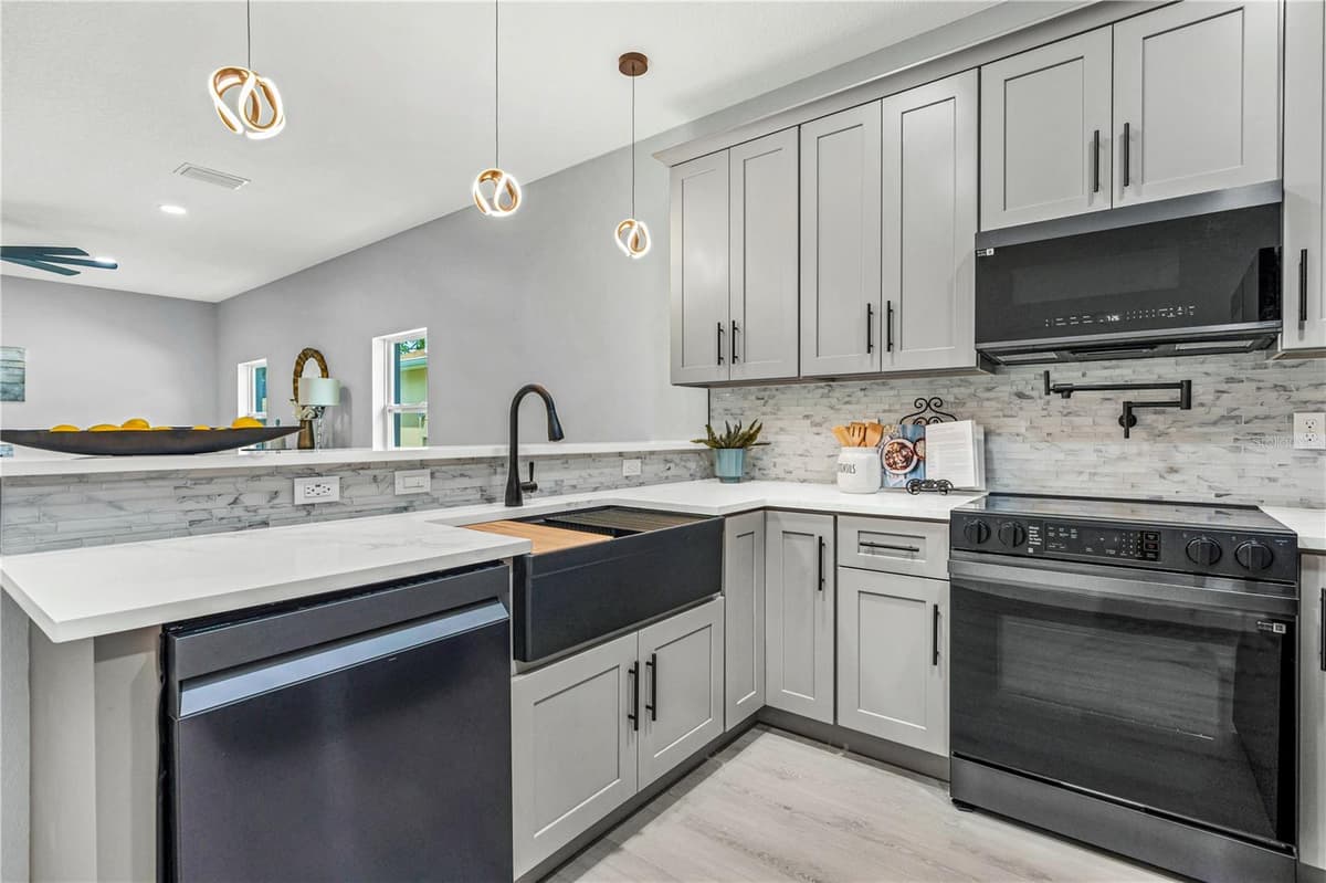 721 INDIANA STREET — photo 10 of 38