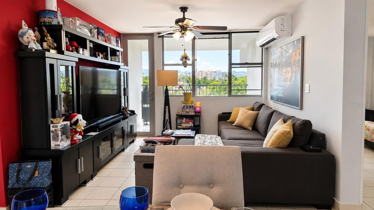 17 REGINA MEDINA — photo 10 of 25
