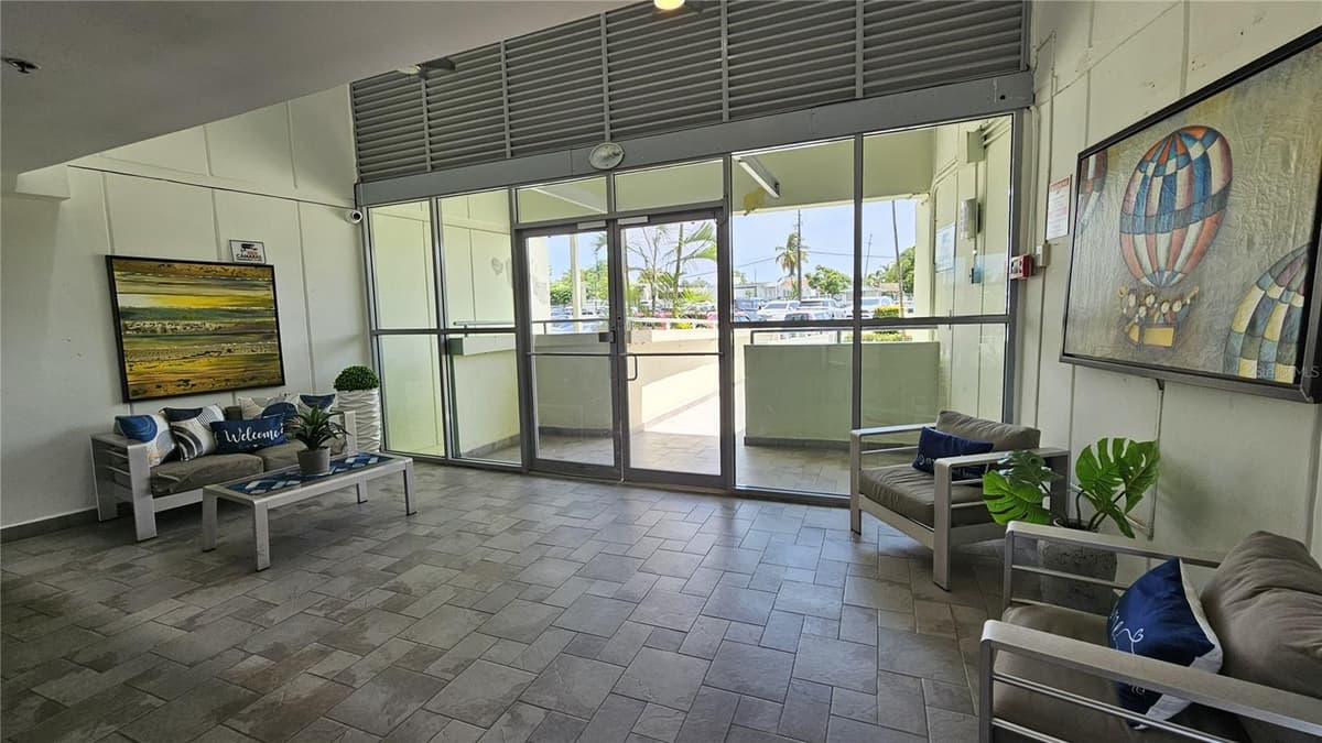 17 REGINA MEDINA — photo 6 of 25