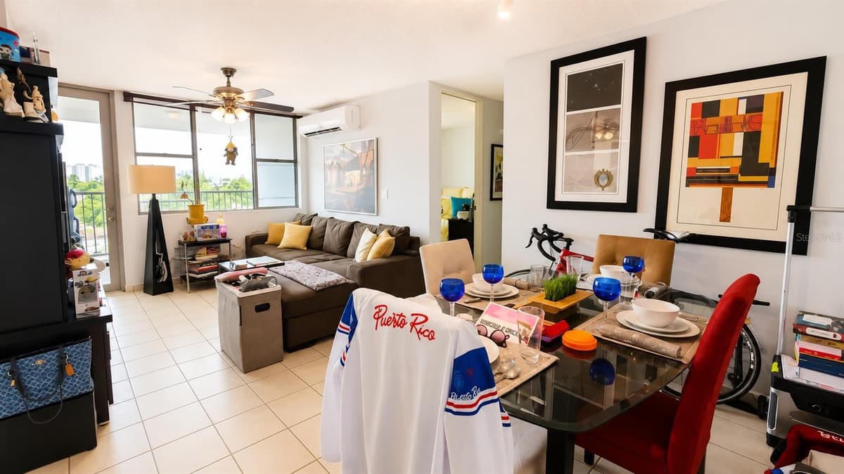 17 REGINA MEDINA — photo 1 of 25