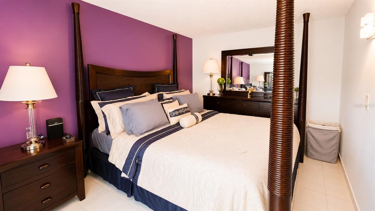 17 REGINA MEDINA — photo 14 of 25