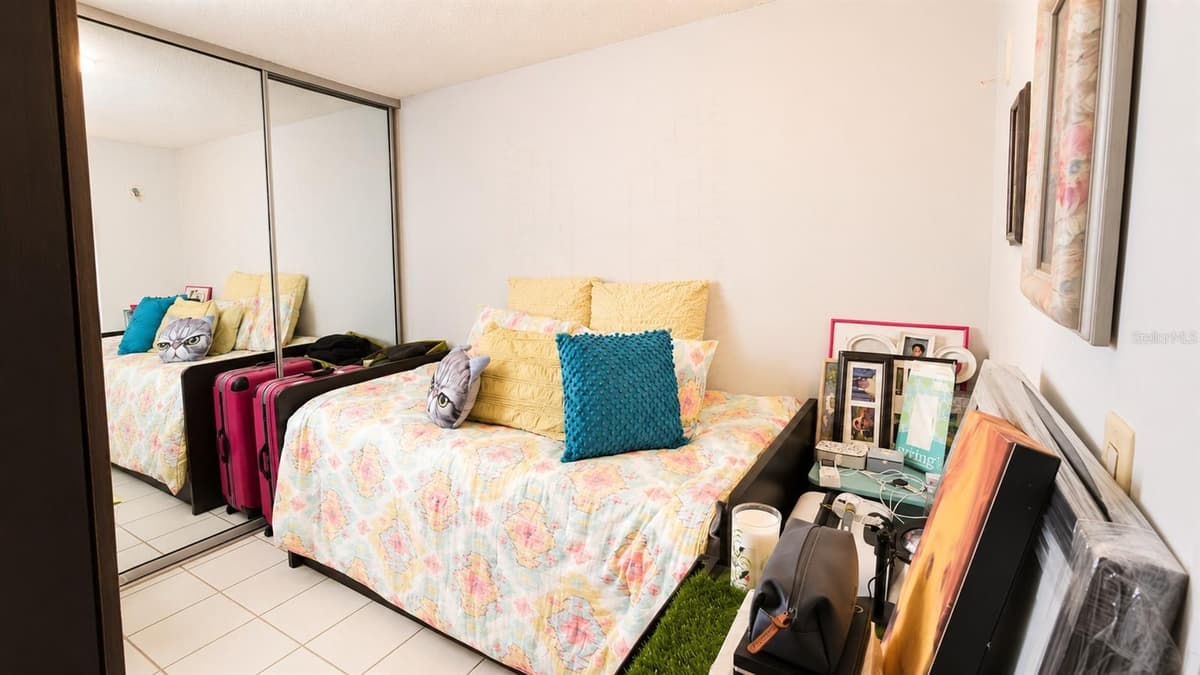 17 REGINA MEDINA — photo 17 of 25