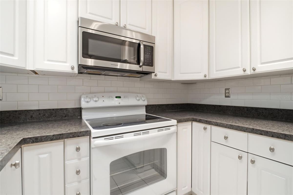 1335 QUEEN ANNE DRIVE — photo 15 of 46