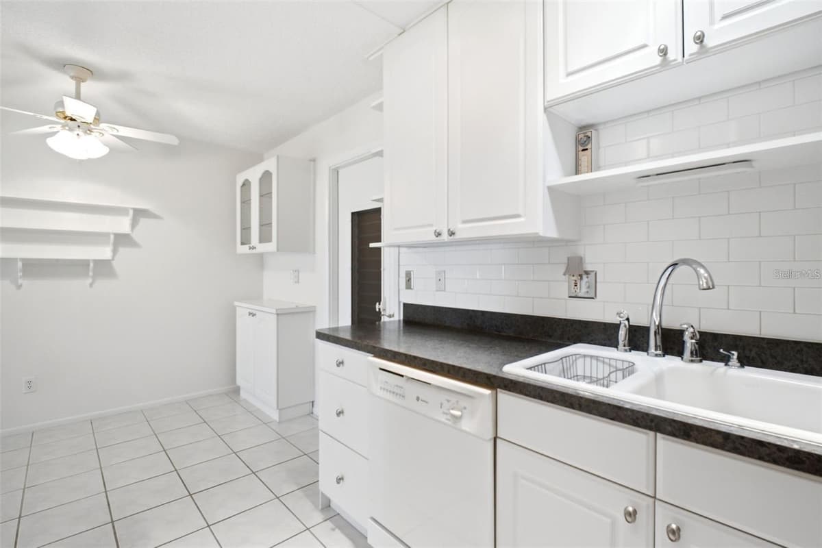 1335 QUEEN ANNE DRIVE — photo 16 of 46