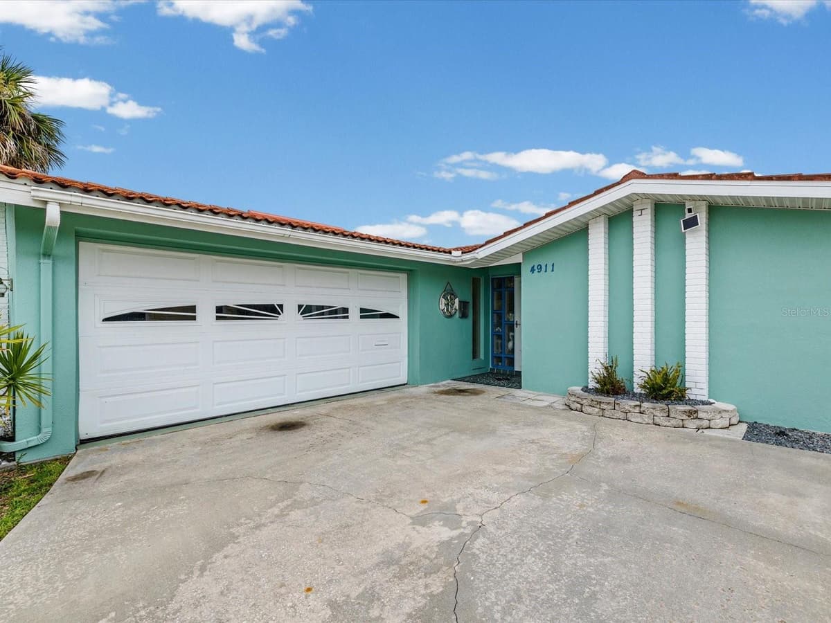 4911 POMPANO DRIVE — photo 6 of 77