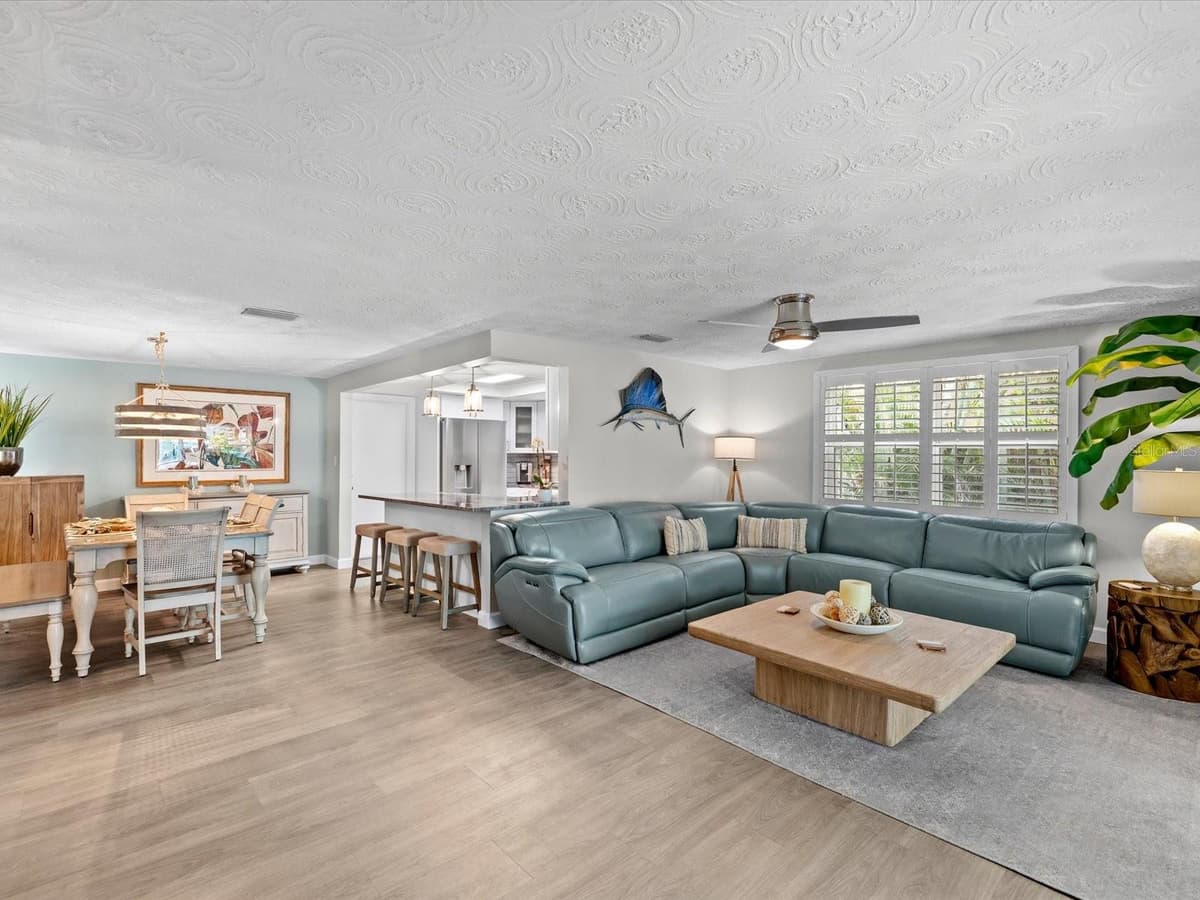 4911 POMPANO DRIVE — photo 10 of 77