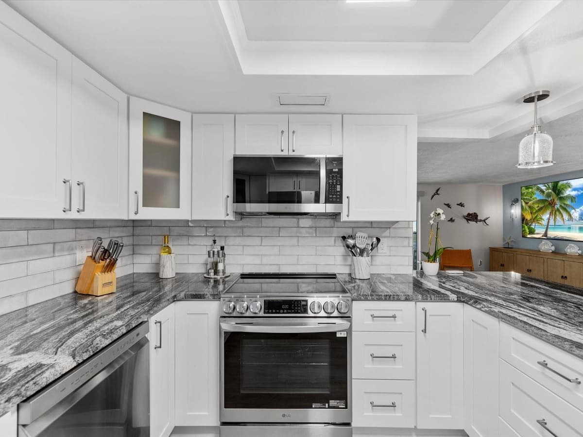 4911 POMPANO DRIVE — photo 14 of 77