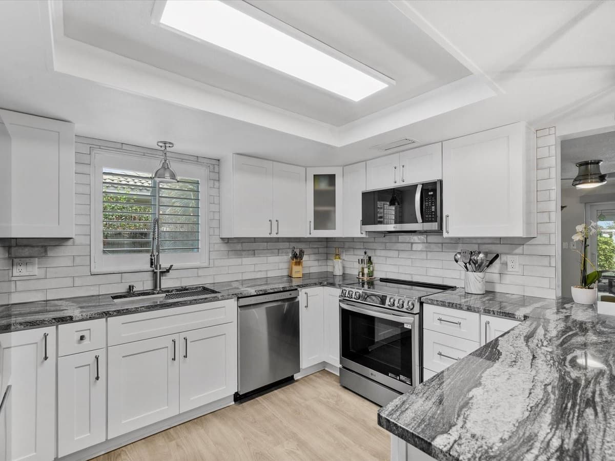 4911 POMPANO DRIVE — photo 15 of 77