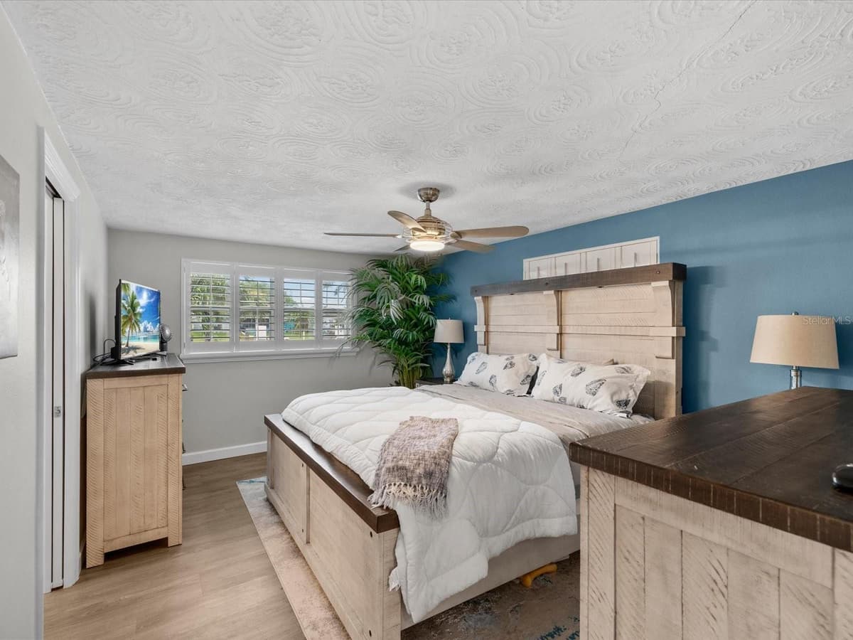 4911 POMPANO DRIVE — photo 3 of 77