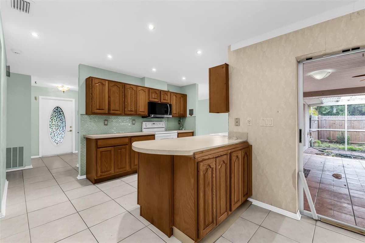 18577 JAY AVENUE — photo 16 of 39