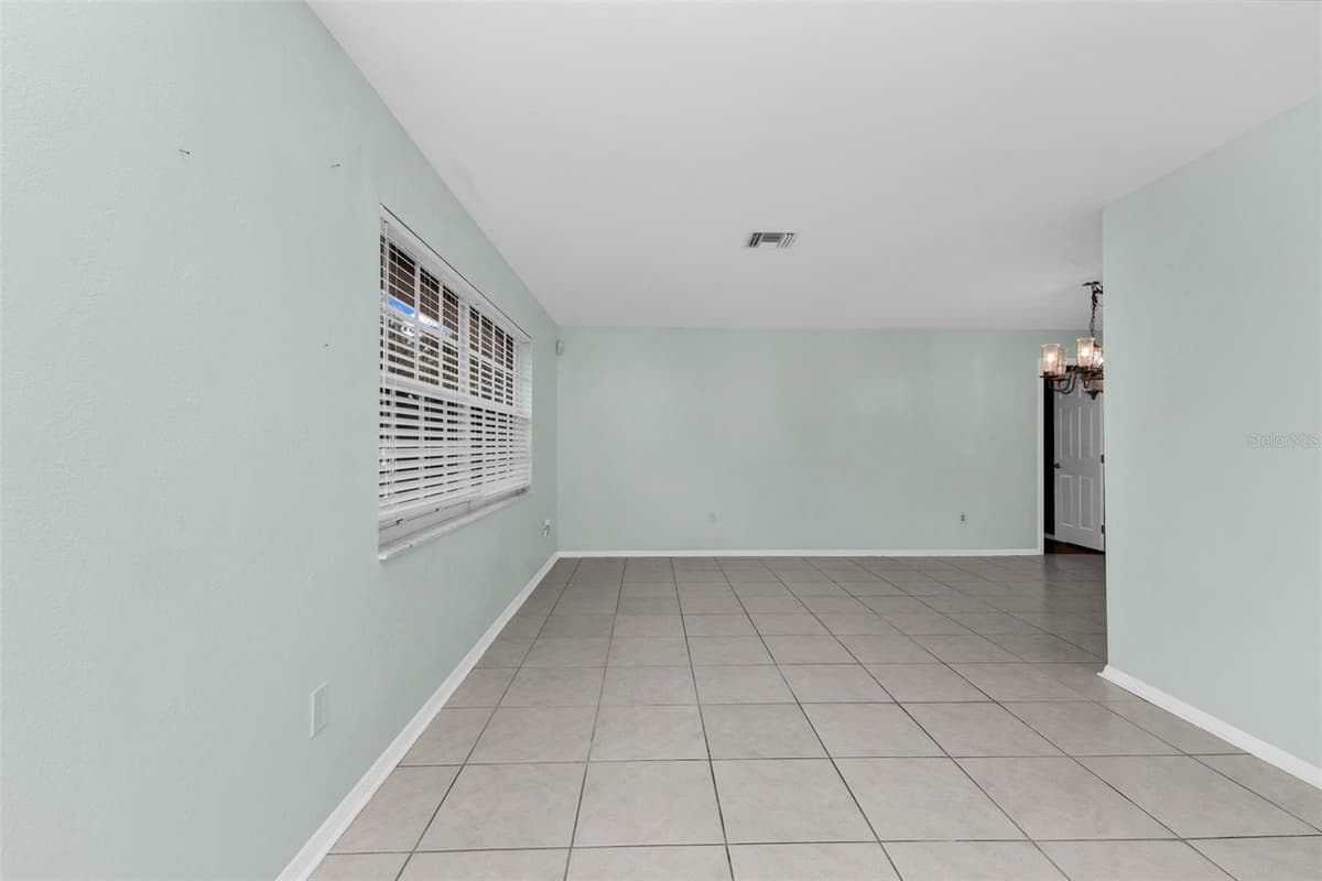 18577 JAY AVENUE — photo 9 of 39