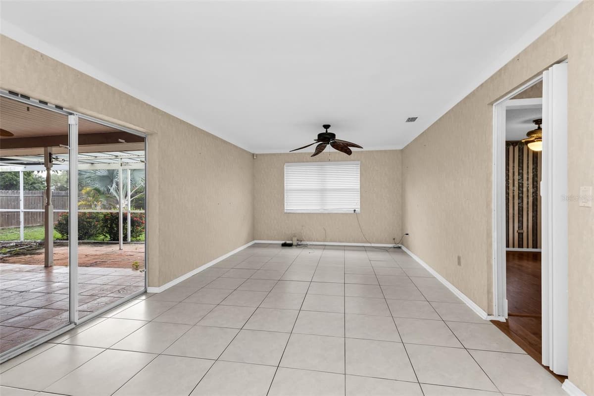 18577 JAY AVENUE — photo 15 of 39