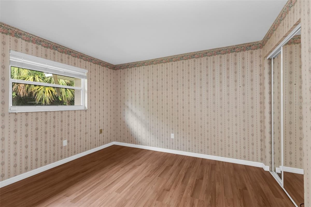 18577 JAY AVENUE — photo 23 of 39