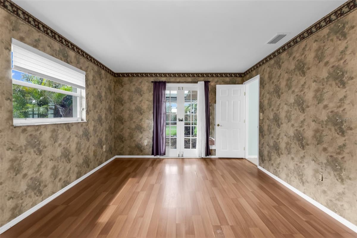 18577 JAY AVENUE — photo 28 of 39