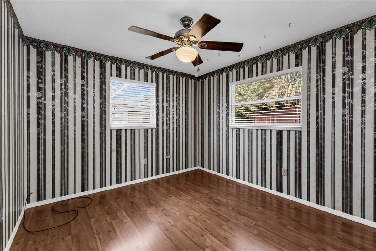 18577 JAY AVENUE — photo 19 of 39