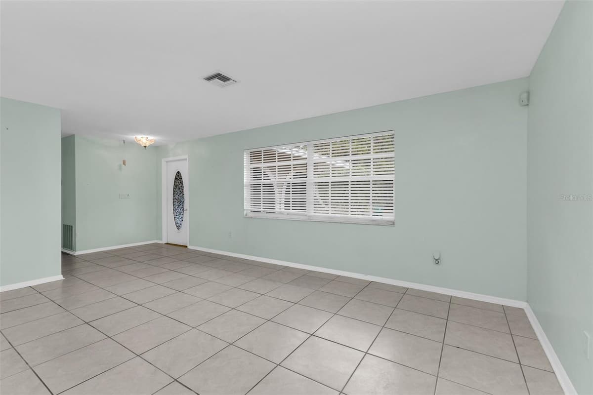 18577 JAY AVENUE — photo 11 of 39