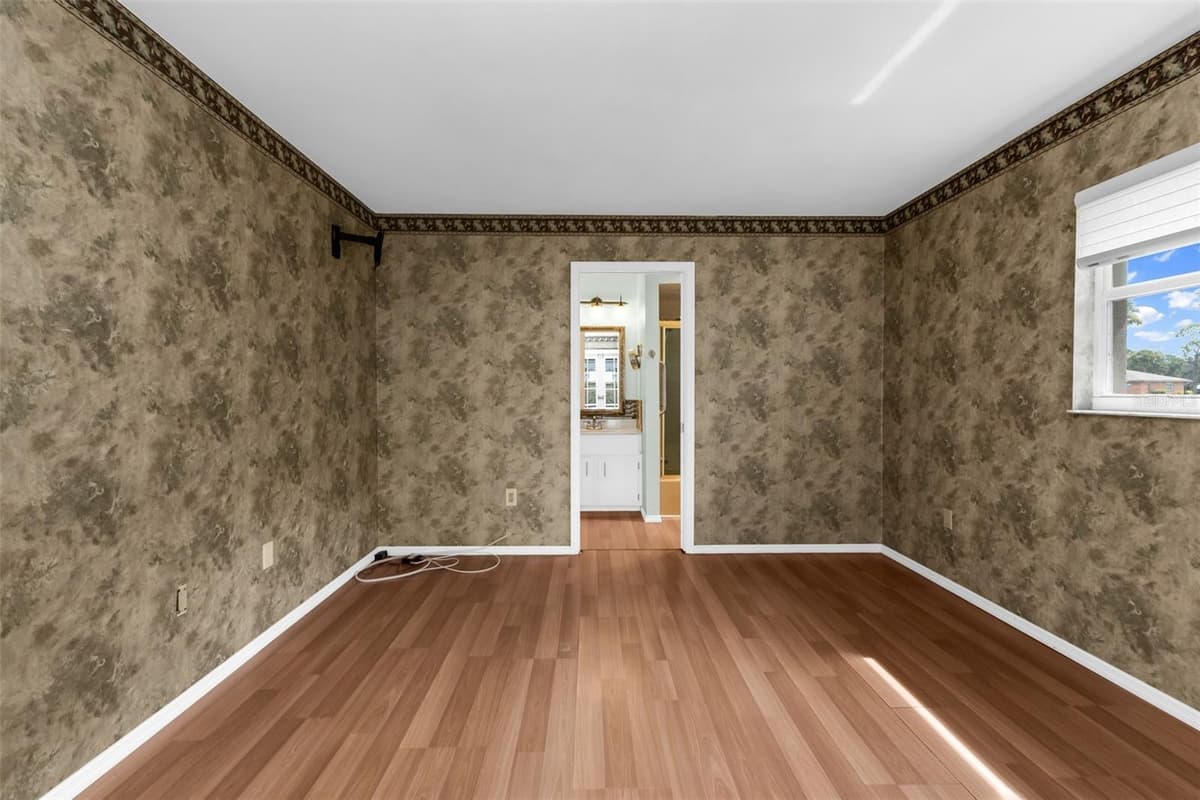 18577 JAY AVENUE — photo 27 of 39