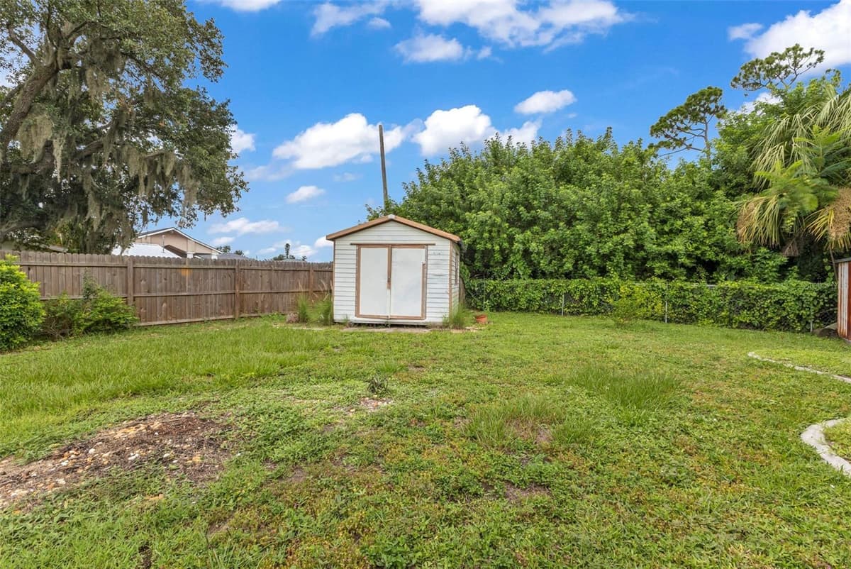 18577 JAY AVENUE — photo 35 of 39