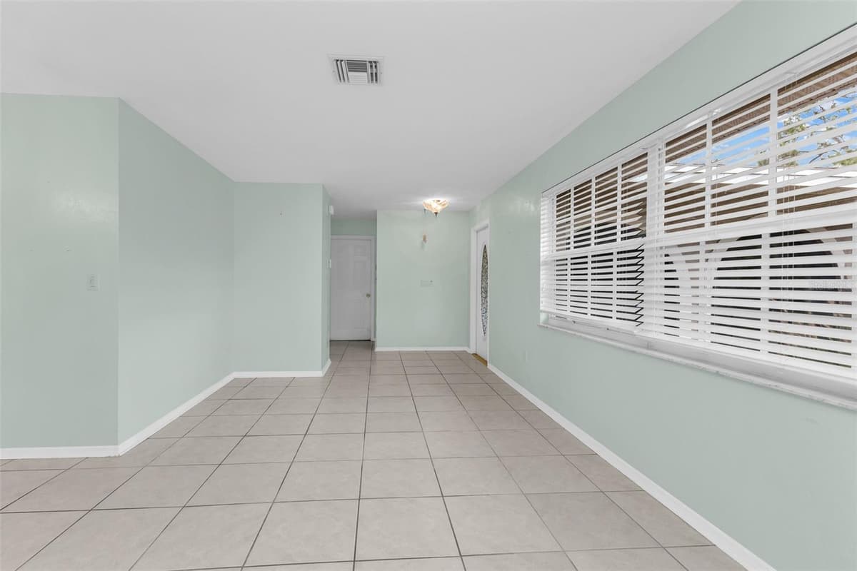18577 JAY AVENUE — photo 10 of 39