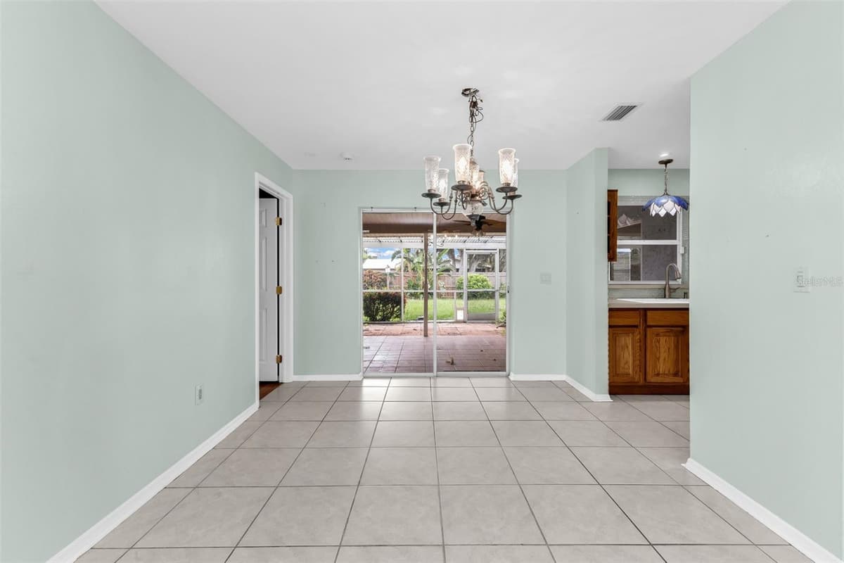 18577 JAY AVENUE — photo 12 of 39