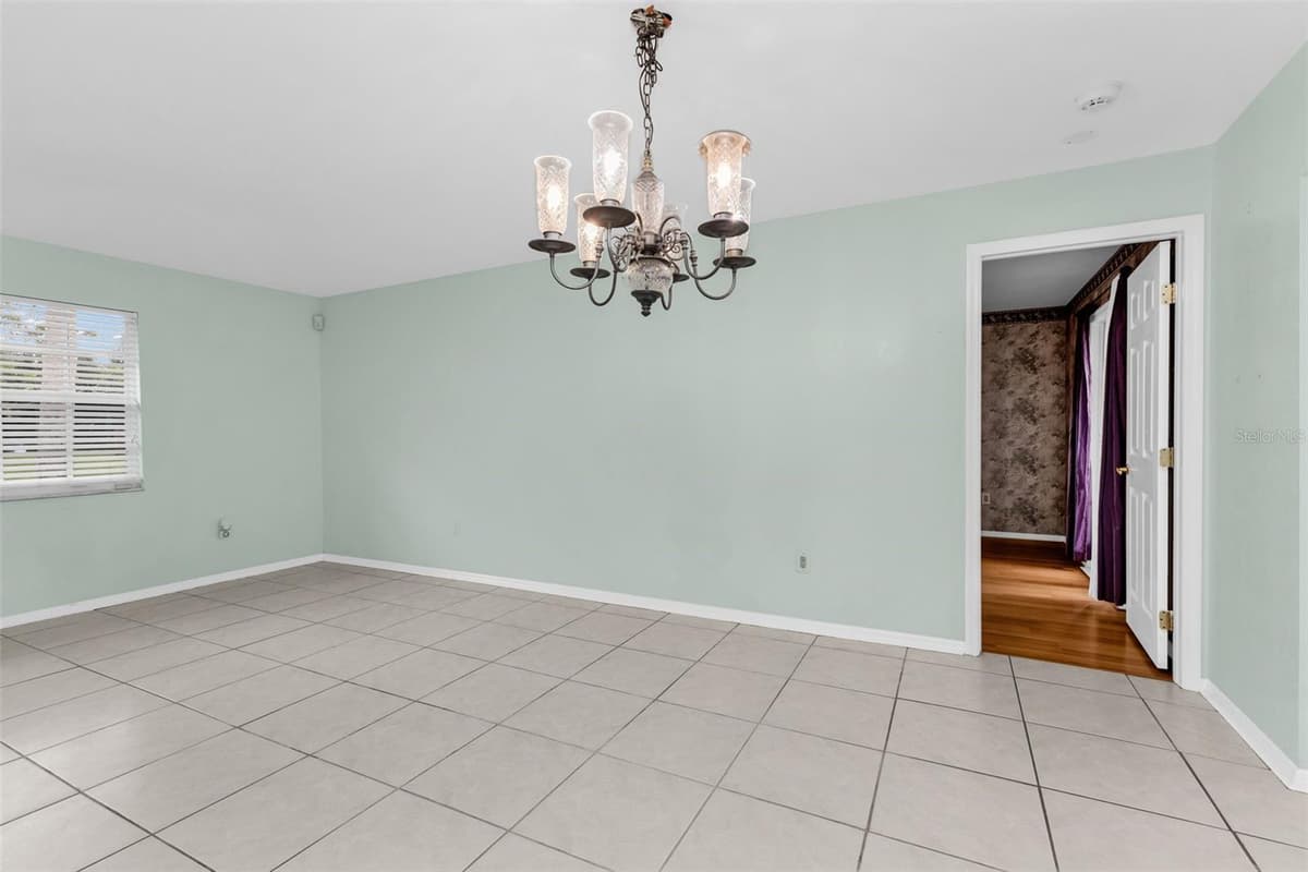 18577 JAY AVENUE — photo 13 of 39
