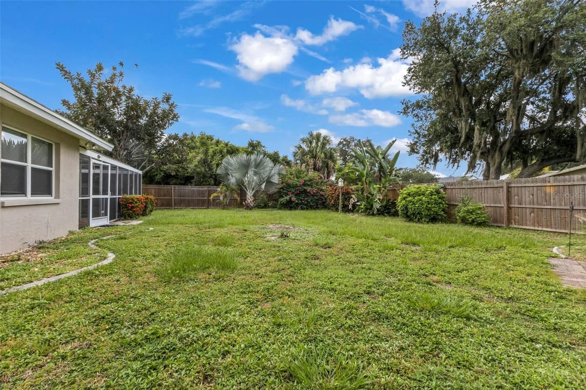 18577 JAY AVENUE — photo 37 of 39