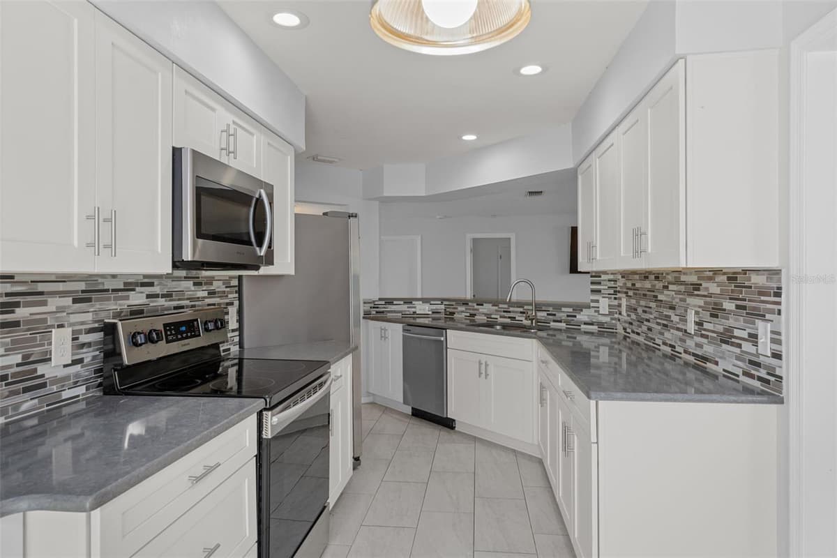 3644 LAURELWOOD LOOP — photo 23 of 66