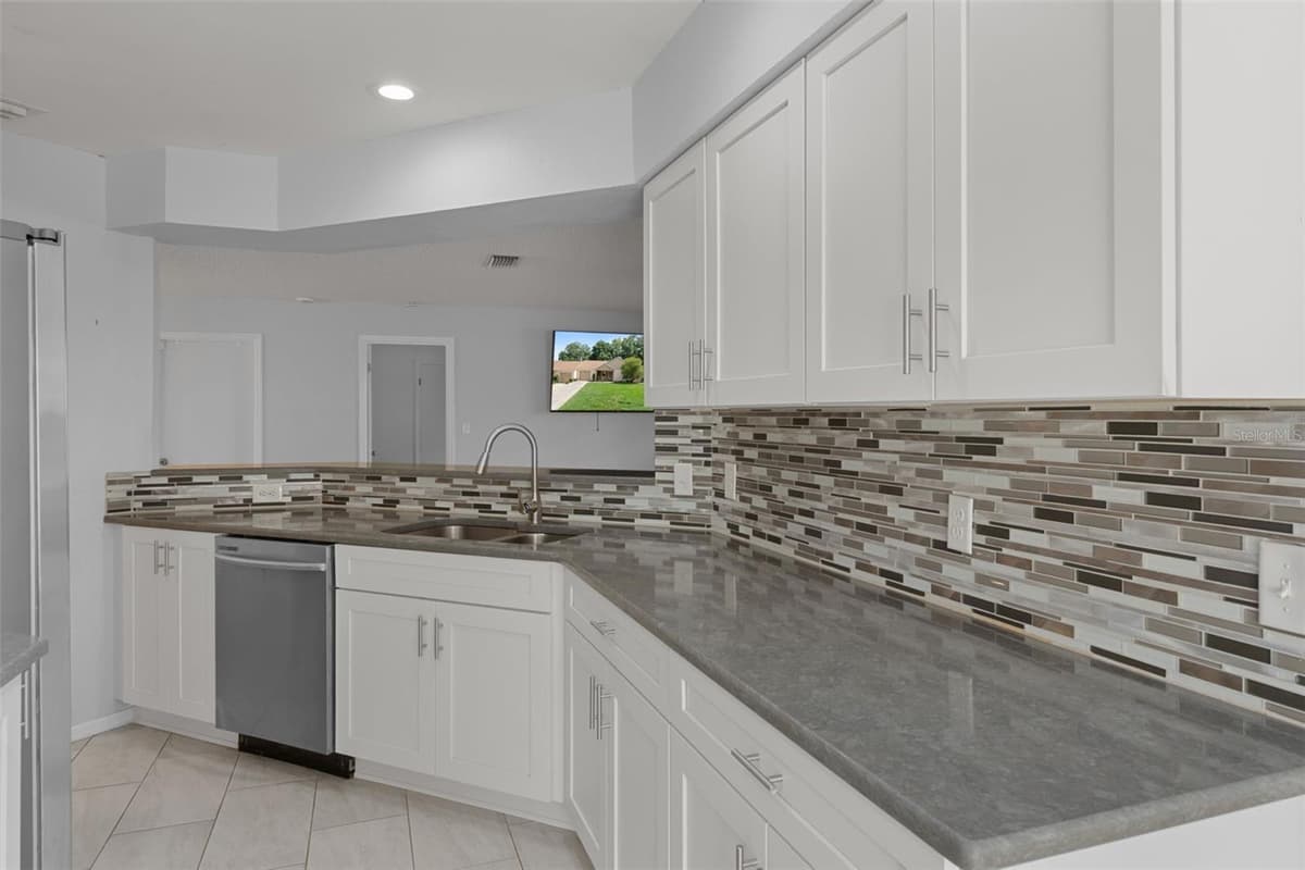 3644 LAURELWOOD LOOP — photo 24 of 66