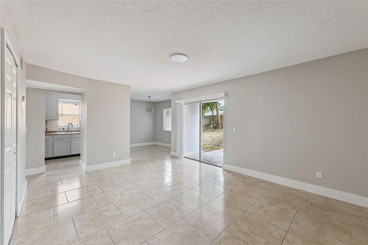 46 FAIRFAX AVENUE — photo 2 of 25