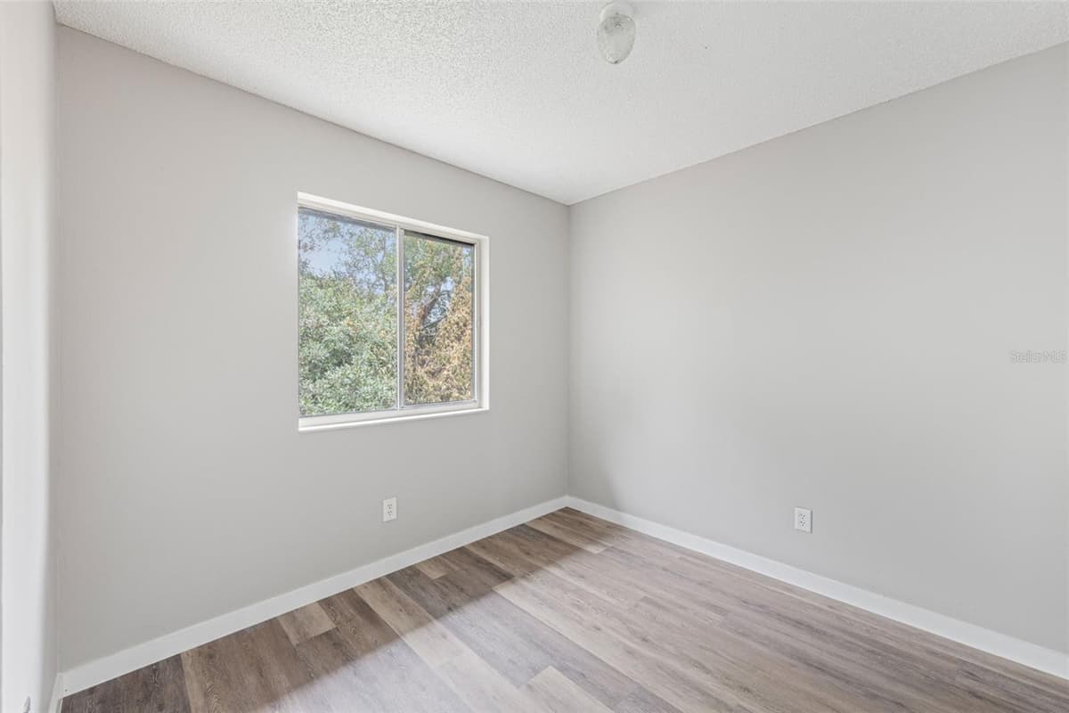 46 FAIRFAX AVENUE — photo 14 of 25
