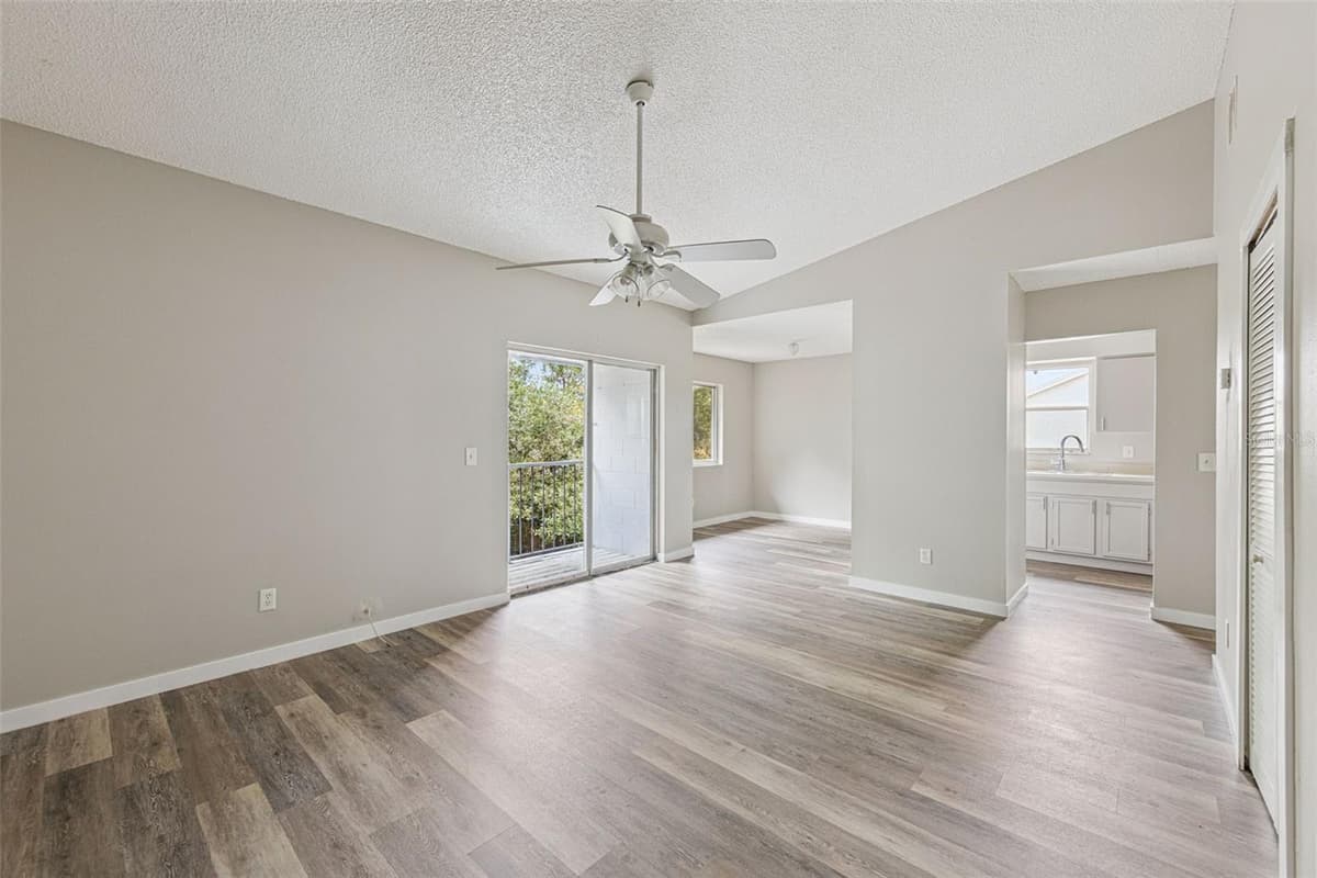 46 FAIRFAX AVENUE — photo 15 of 25