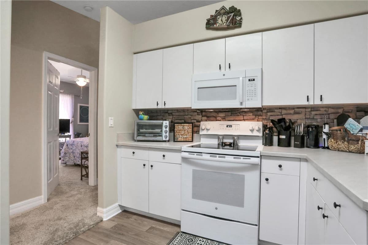149 BLUE HERON DRIVE — photo 13 of 36