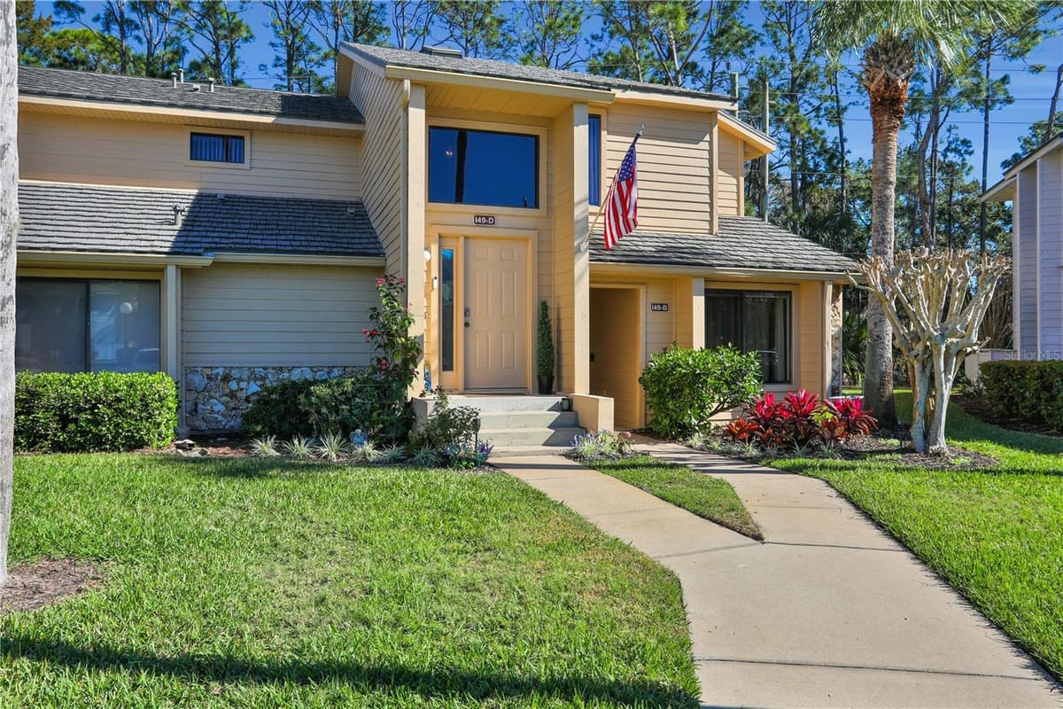 149 BLUE HERON DRIVE — photo 2 of 36