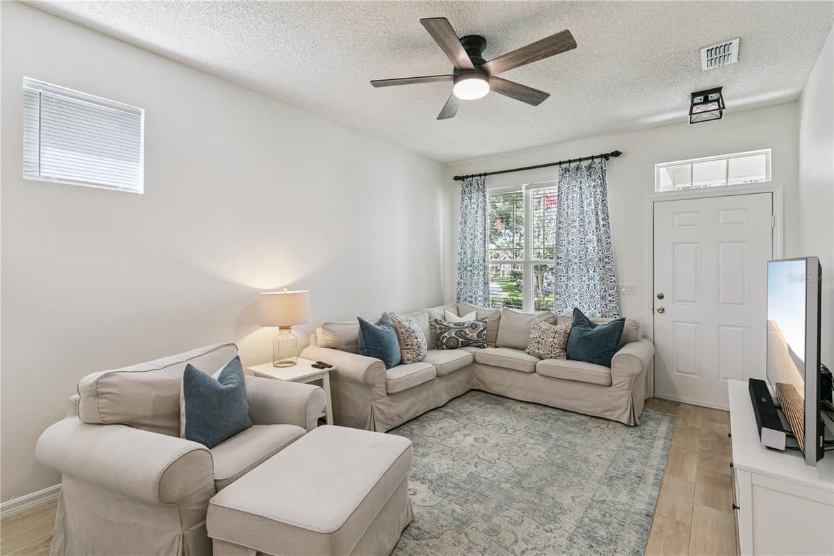 13449 CARROWAY STREET — photo 5 of 33