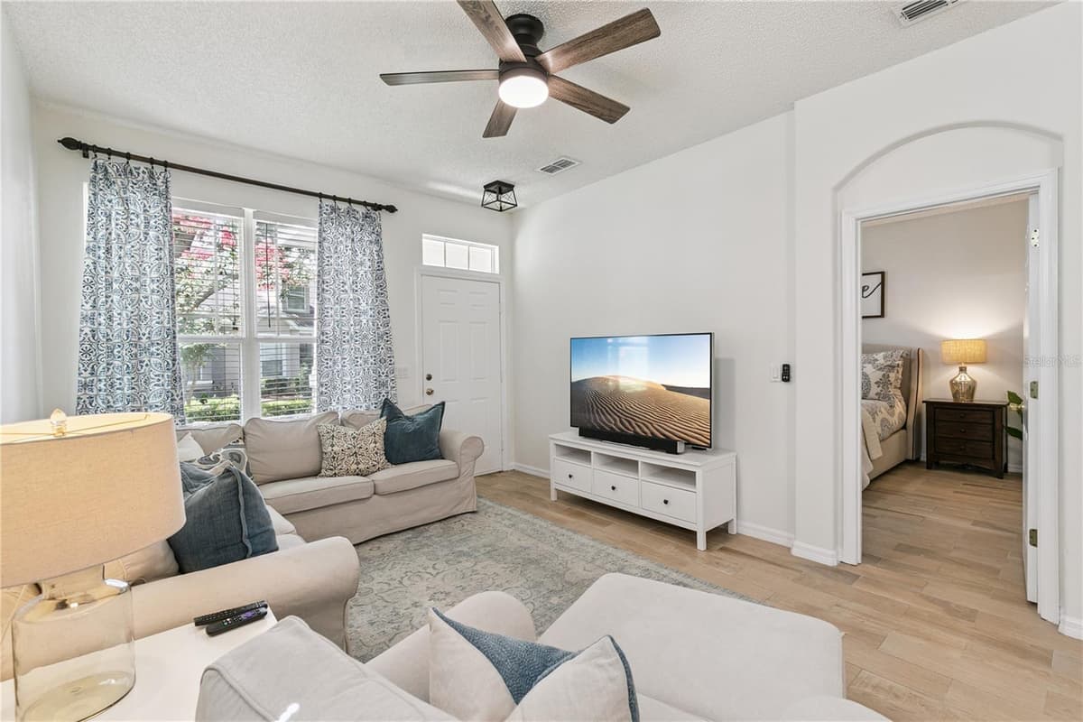 13449 CARROWAY STREET — photo 4 of 33