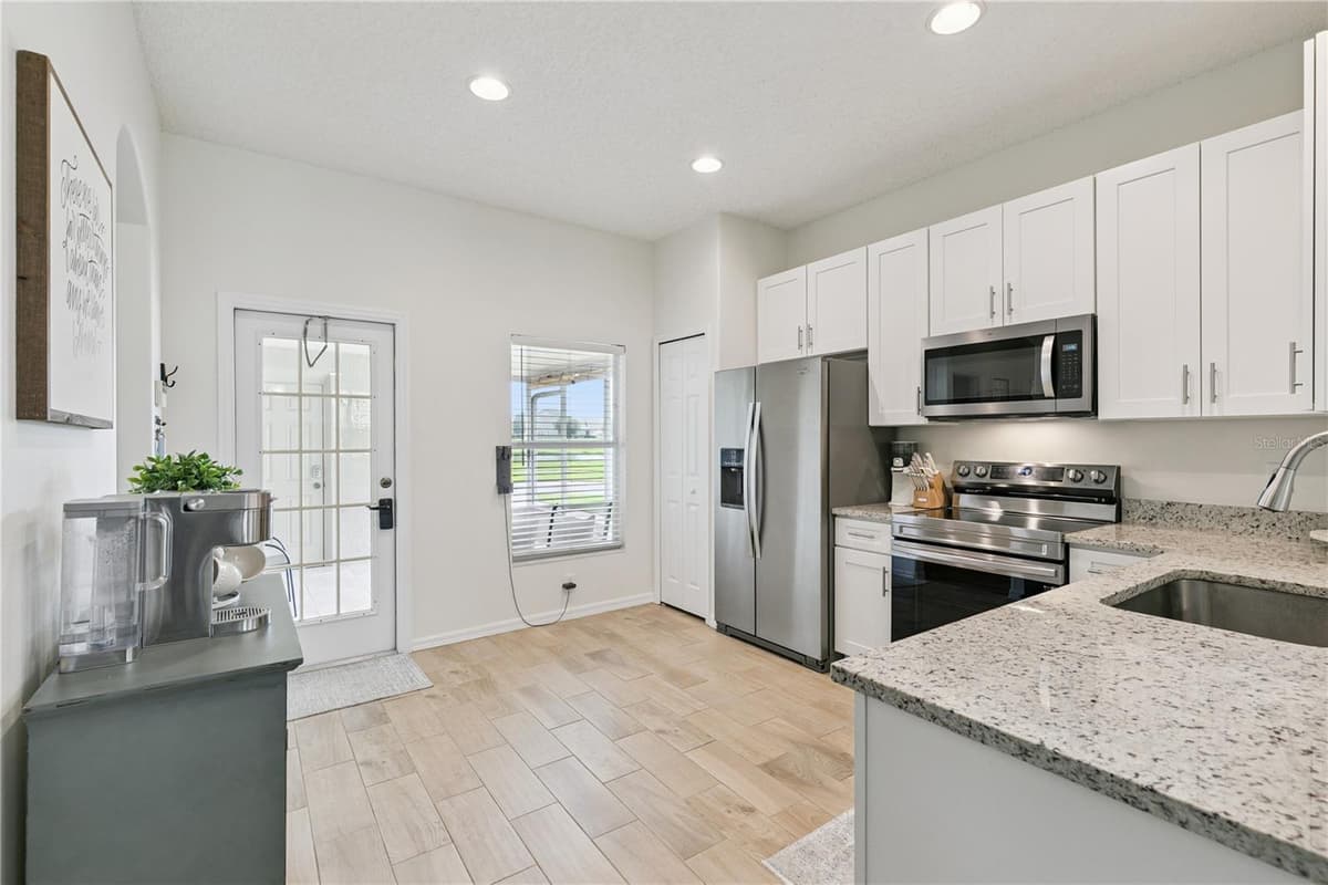 13449 CARROWAY STREET — photo 10 of 33