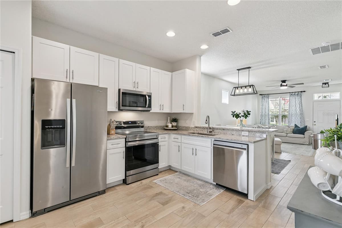 13449 CARROWAY STREET — photo 9 of 33