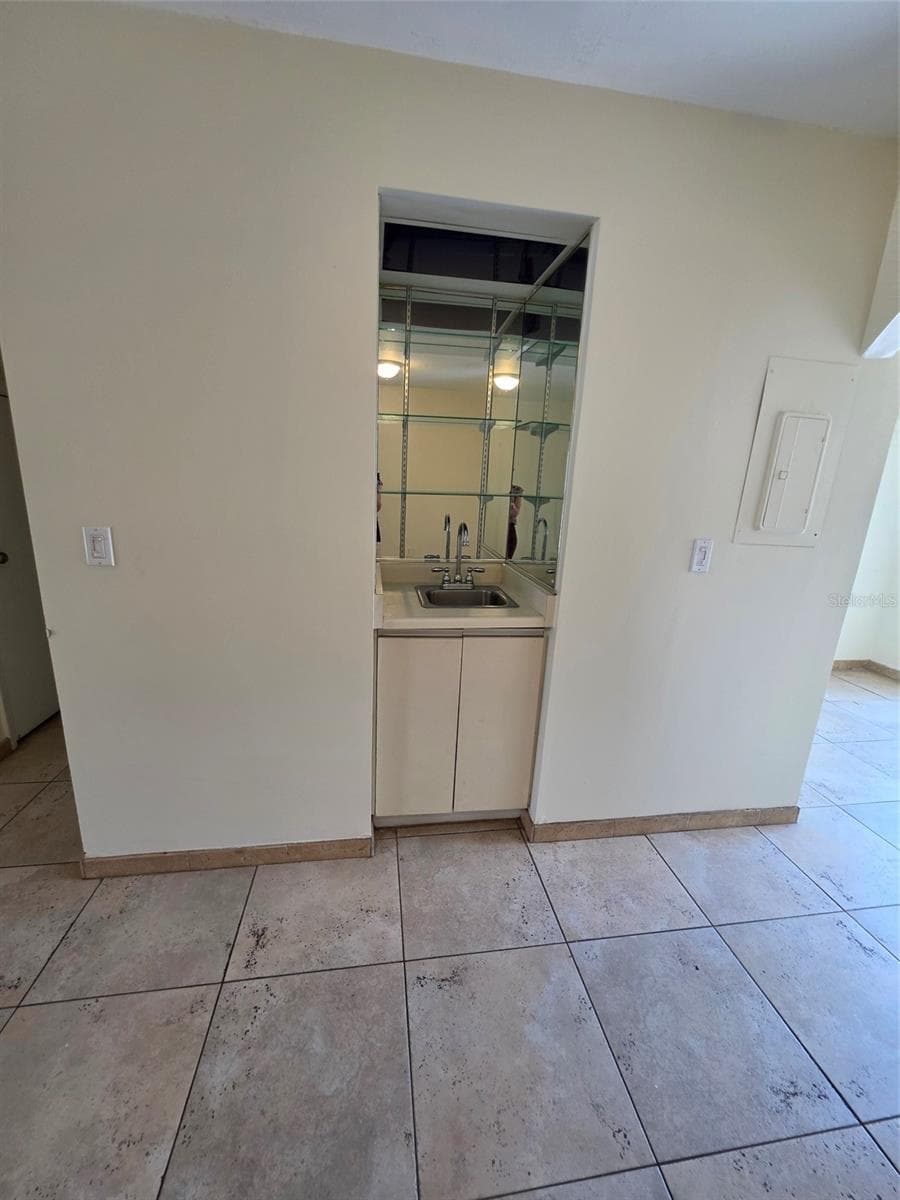 7450 WYNNEWOOD SQUARE — photo 7 of 41