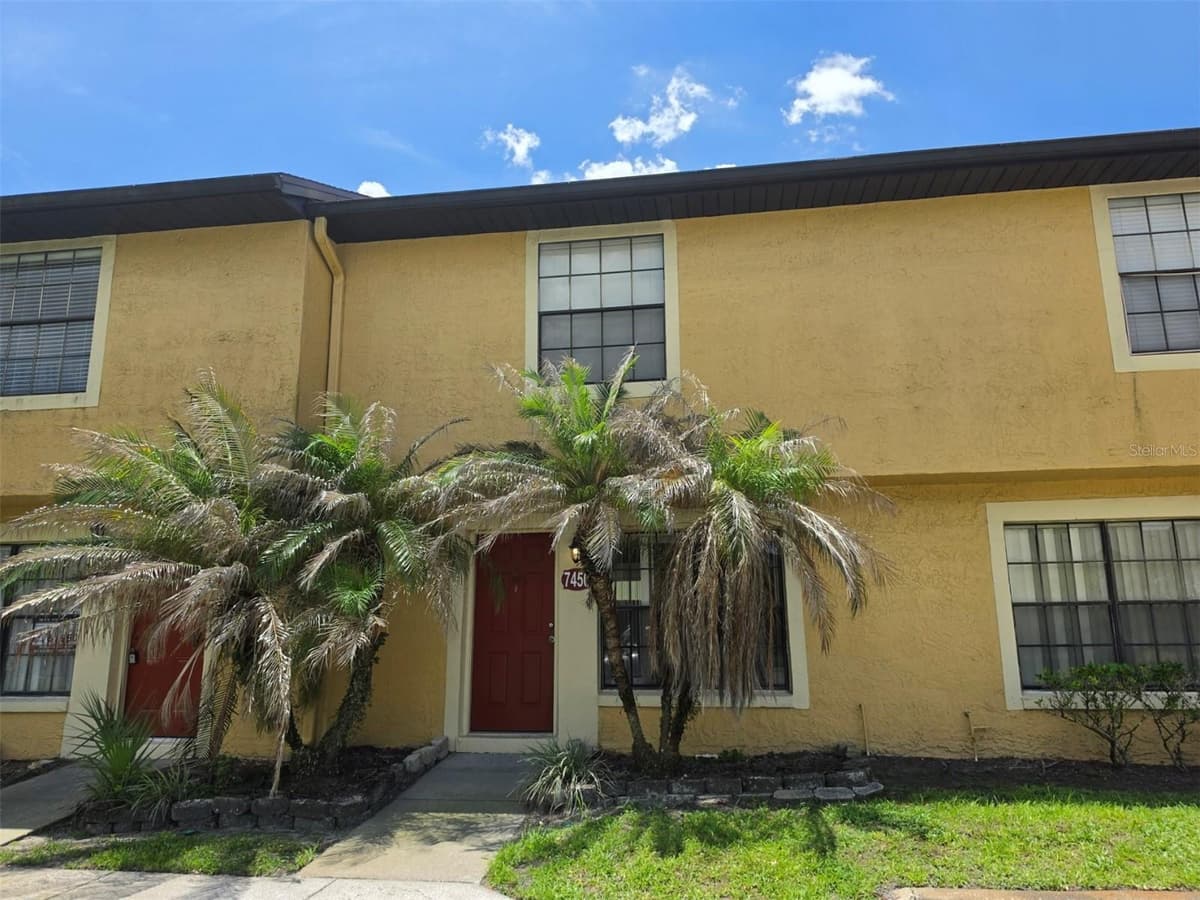 7450 WYNNEWOOD SQUARE — photo 1 of 41
