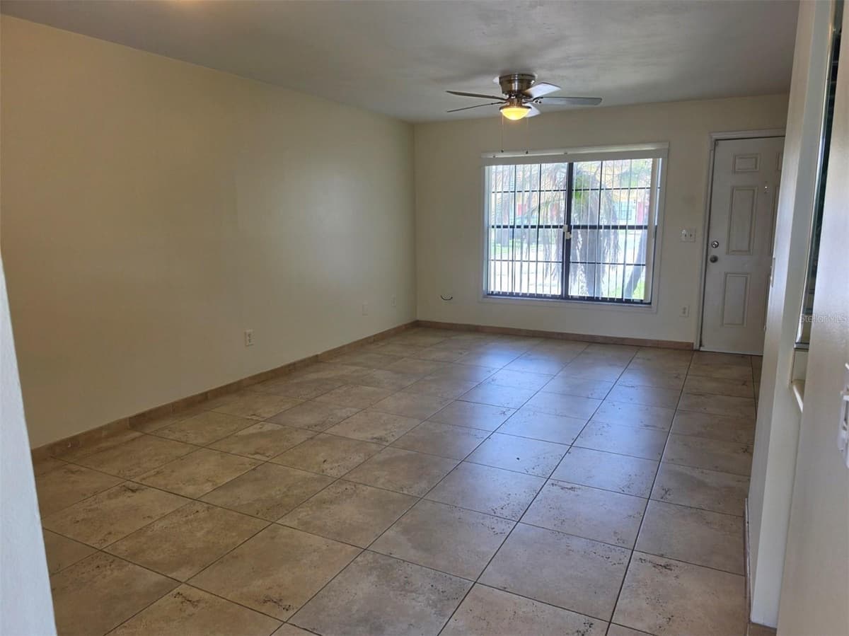 7450 WYNNEWOOD SQUARE — photo 8 of 41