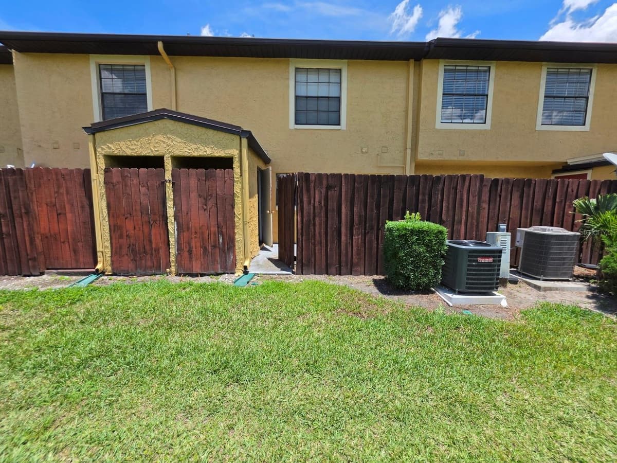7450 WYNNEWOOD SQUARE — photo 37 of 41
