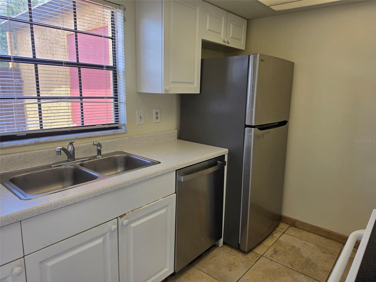 7450 WYNNEWOOD SQUARE — photo 10 of 41
