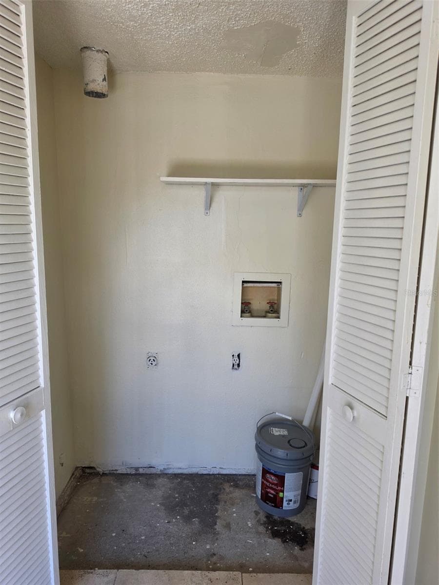7450 WYNNEWOOD SQUARE — photo 16 of 41