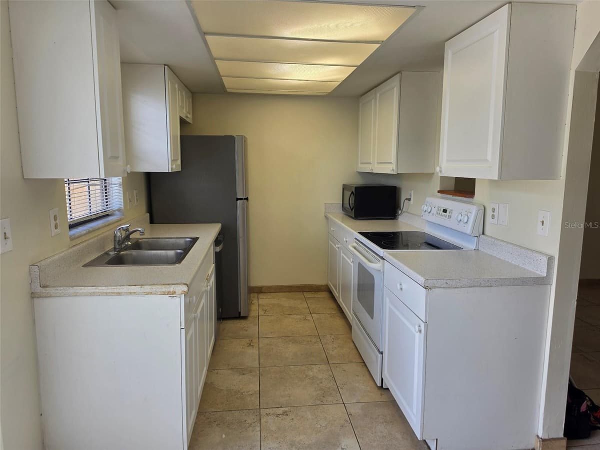 7450 WYNNEWOOD SQUARE — photo 9 of 41
