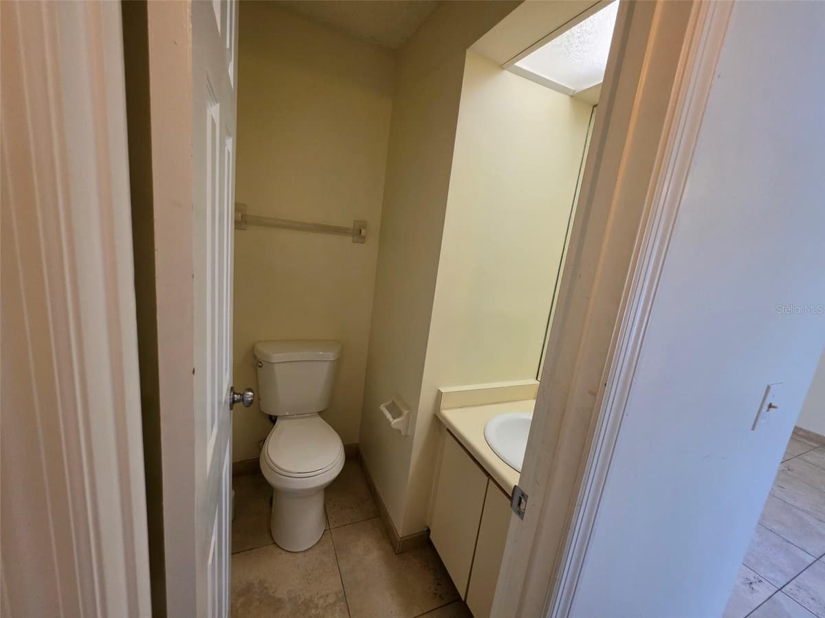 7450 WYNNEWOOD SQUARE — photo 14 of 41