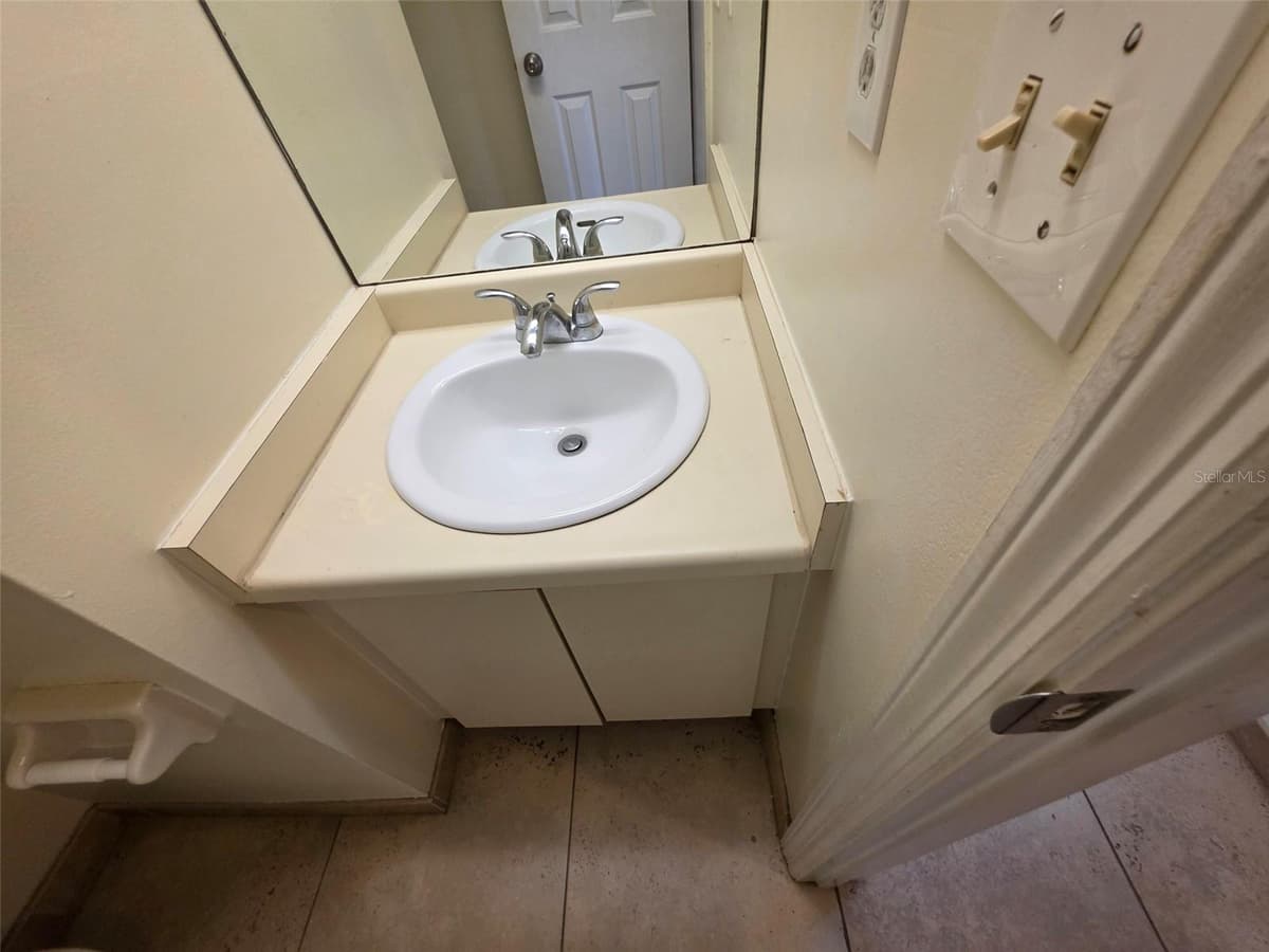 7450 WYNNEWOOD SQUARE — photo 13 of 41