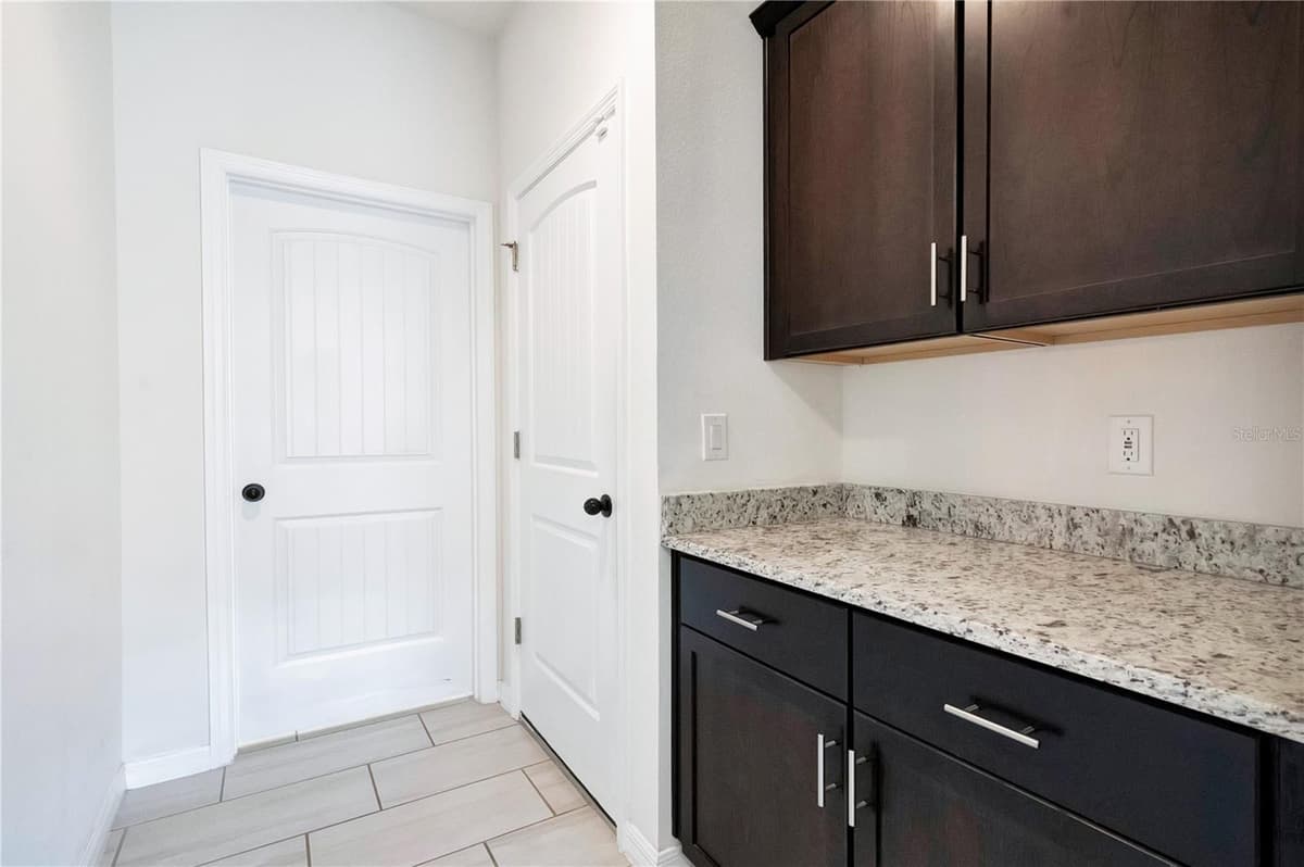 16802 OAKBORO STREET — photo 11 of 31