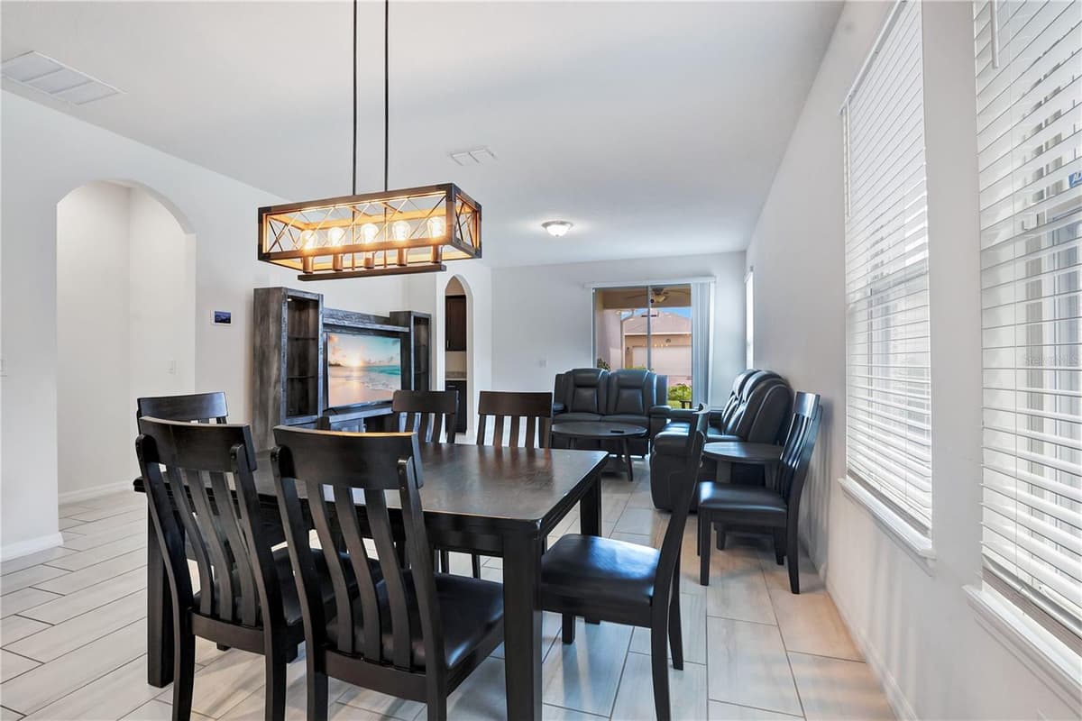 16802 OAKBORO STREET — photo 10 of 31
