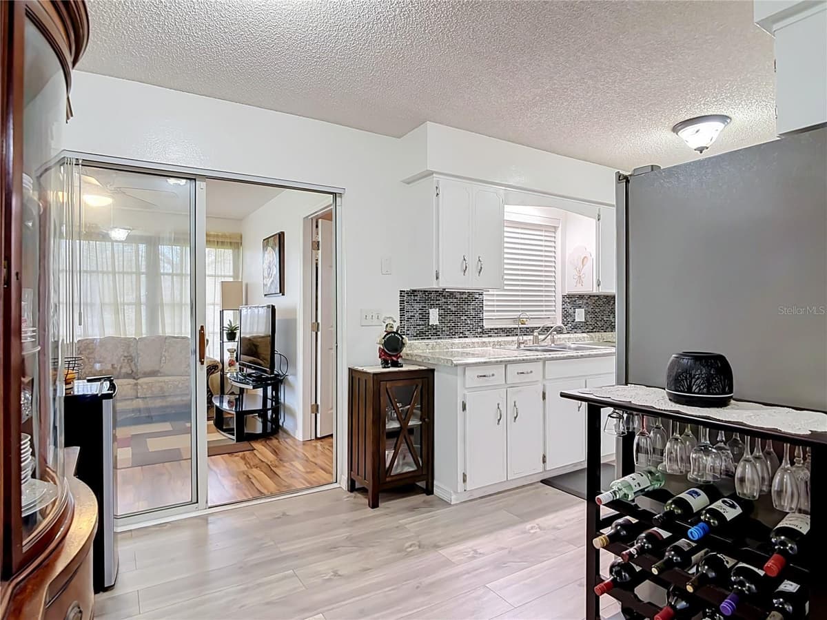 1535 LAVILLA STREET — photo 14 of 44